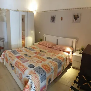 Giovanni S Little House Apartament